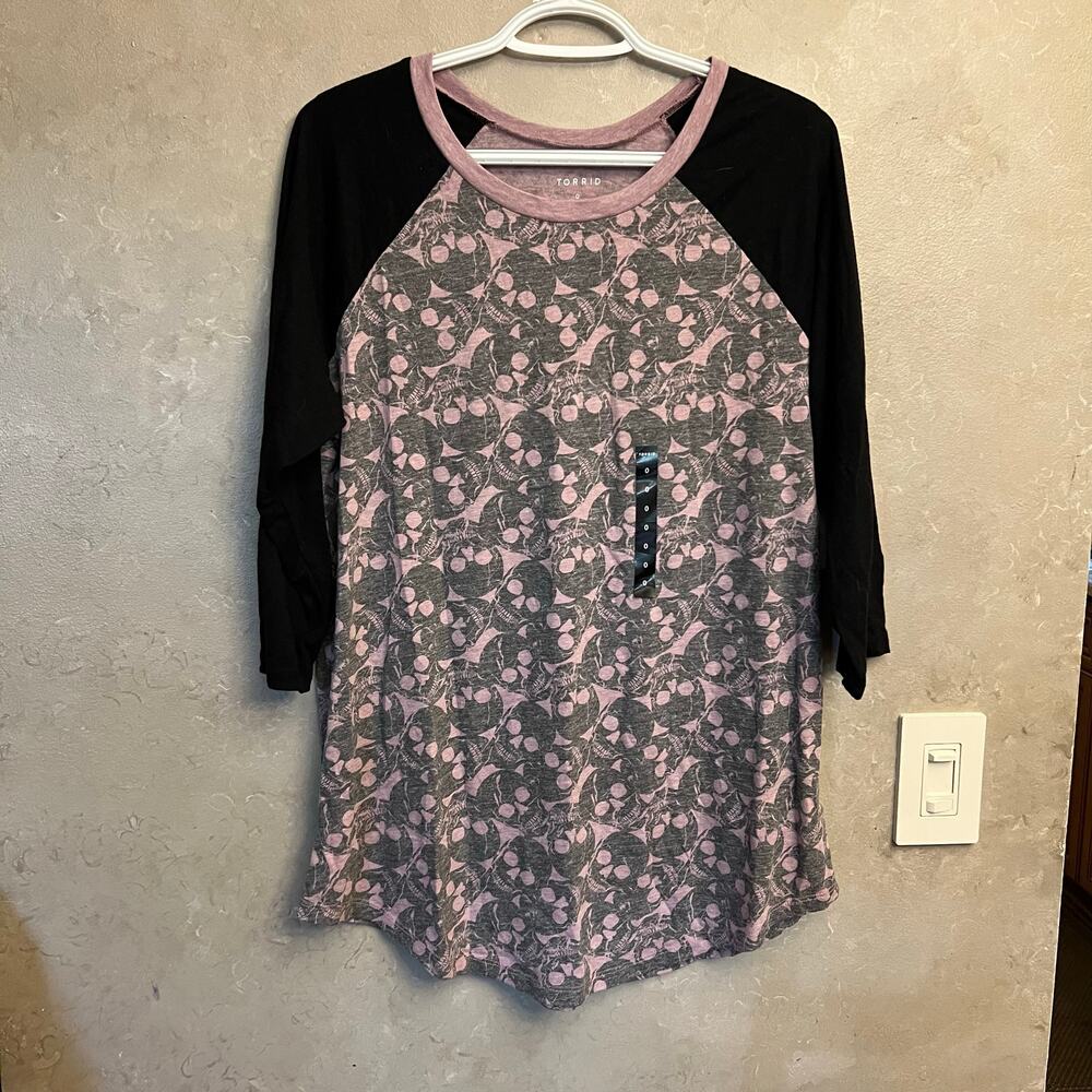 NWT Torrid Black Skull Raglan Tee Plus Size 0 (L 12) - Picture 5 of 10